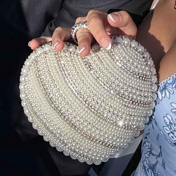Crystal and Pearl Heart Clutch - Picture 1 of 3